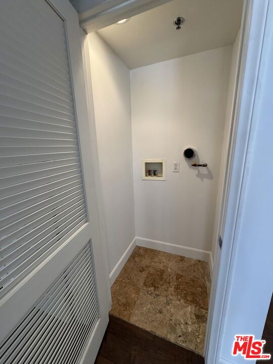 1522 Amherst Avenue, Los Angeles CA: https://media.crmls.org/mediaz/9dbf4c43-807e-460e-b0eb-1bc06b34b69a.jpg