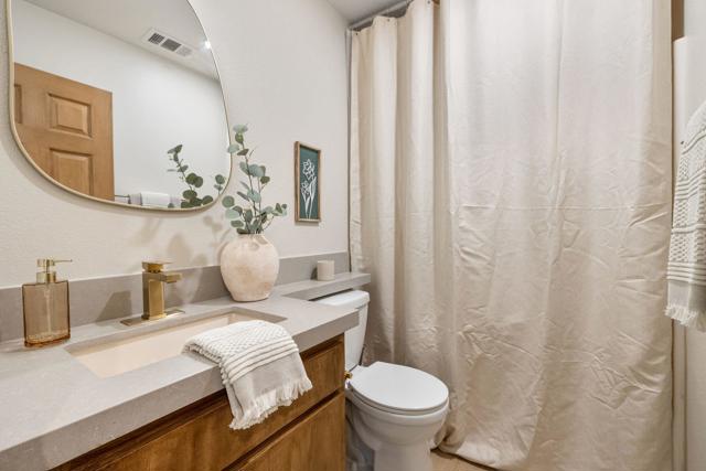 Image 47 of 76 For 79938 Dewsbury Drive