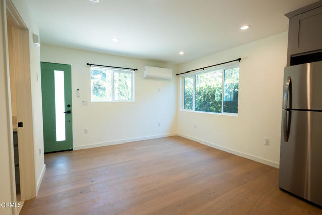 Detail Gallery Image 2 of 10 For 456 Atchison St, Pasadena,  CA 91104 - 1 Beds | 1/1 Baths