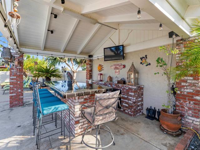 17502 Corte Lomas Verdes, Poway CA: https://media.crmls.org/mediaz/9dc08cbe-1125-4112-a180-18c677d65337.jpg