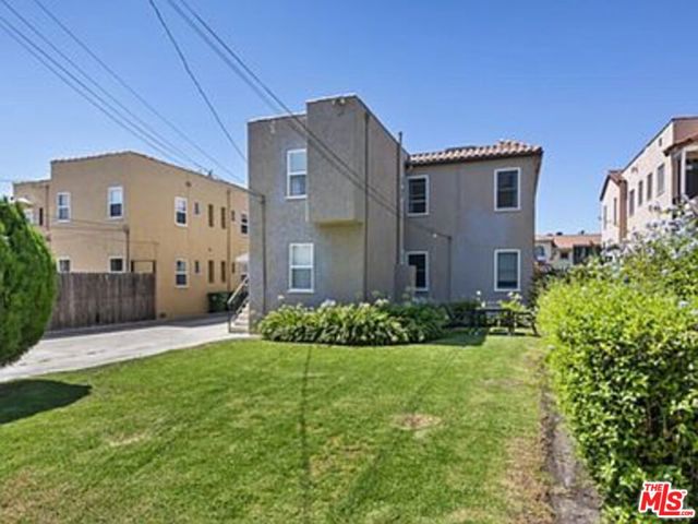 840 S Curson Avenue, Los Angeles CA: https://media.crmls.org/mediaz/9dc091a0-c3ac-485b-8cbe-47a6bfc13f57.jpg