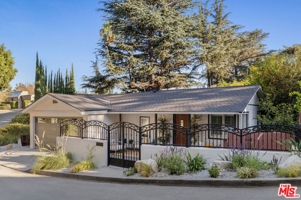 1712 Rotary Drive — image 1