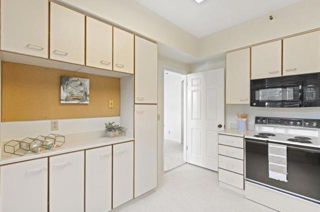 1 Baldwin Avenue, San Mateo CA: https://media.crmls.org/mediaz/9dc27820-daa3-4646-9c48-7fbf50bad38a.jpg