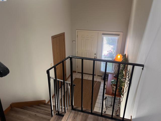 37 Binnacle Hl, Oakland CA: https://media.crmls.org/mediaz/9dc2b162-11c2-4c5d-ab9f-09629fa8bb77.jpg