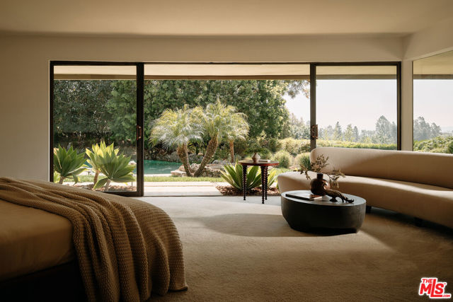 1117 N Beverly Drive, Beverly Hills CA: https://media.crmls.org/mediaz/9dc2ba1c-18ae-455c-a06e-ec9738c2a54a.jpg