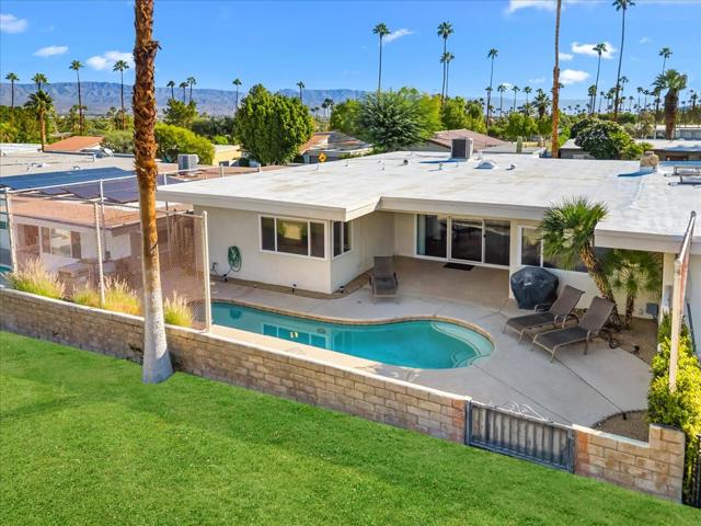 46205 Burroweed Lane, Palm Desert CA: https://media.crmls.org/mediaz/9dc2e86f-9b89-4c09-83c1-1f3bcf2228d1.jpg