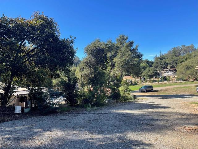 319 Echo Valley Road, Salinas CA: https://media.crmls.org/mediaz/9dc2eff8-471a-4f38-b2e6-314f07bb416a.jpg