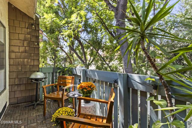 5700 Etiwanda Avenue, Tarzana CA: https://media.crmls.org/mediaz/9dc35cf3-3207-4f12-88e9-07da4910ba58.jpg