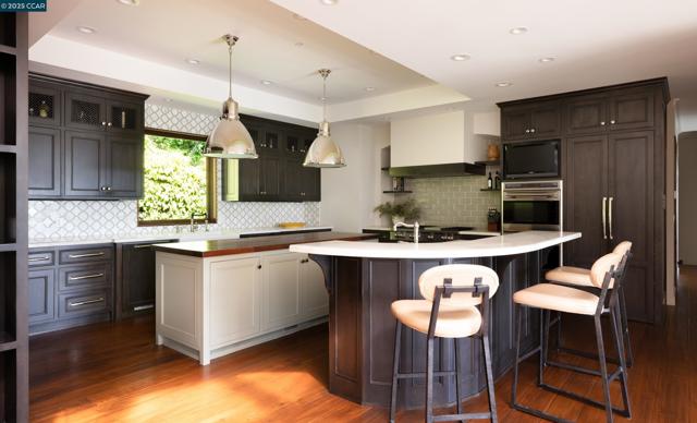 42 Tappan Ln, Orinda CA: https://media.crmls.org/mediaz/9dc3c4ba-d07f-4f58-a605-c7c35af5ad63.jpg