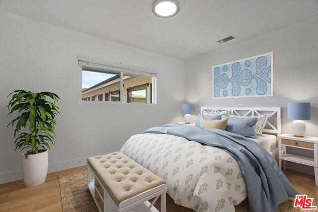 119 Paloma Avenue, Venice CA: https://media.crmls.org/mediaz/9dc49b69-e5a5-4fba-91eb-9bf26983a9b1.jpg