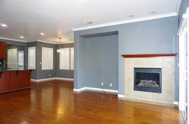 334 Honeybell Street, Los Banos CA: https://media.crmls.org/mediaz/9dc5afb7-a484-4741-9cec-e1bb1fd0068e.jpg
