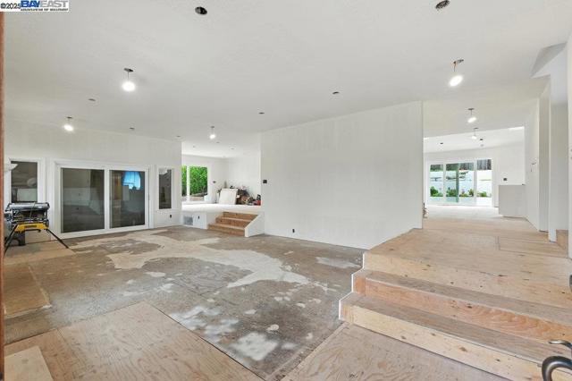 21798 Independent School Rd, Castro Valley CA: https://media.crmls.org/mediaz/9dc60118-2eb7-4554-b821-72121ac90fcb.jpg