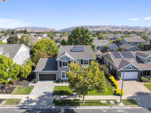 1037 Lexington Way, Livermore CA: https://media.crmls.org/mediaz/9dc602cc-9414-4c39-b220-01606742b2d7.jpg