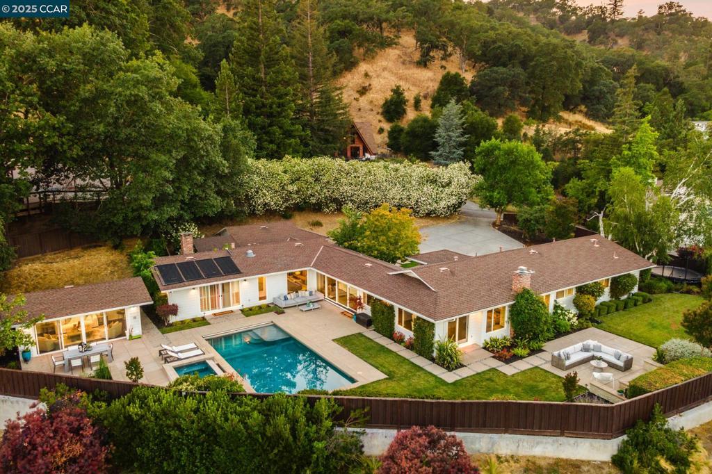 3039 Lunada Ln