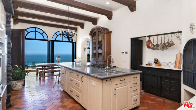 23806 Malibu Crest Drive, Malibu CA: https://media.crmls.org/mediaz/9dc6bd16-902e-43a5-b6ea-e6260228448d.jpg