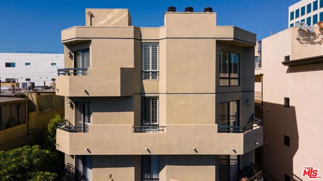 10307 Missouri Avenue, Los Angeles CA: https://media.crmls.org/mediaz/9dc6ddaf-4b3a-49c8-8c6b-9892e66868b0.jpg