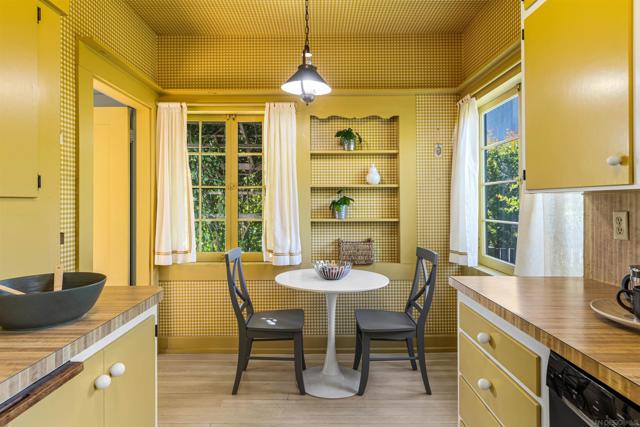 4229 Saint James Place, San Diego CA: https://media.crmls.org/mediaz/9dc73979-2016-4180-a4ad-923453817212.jpg