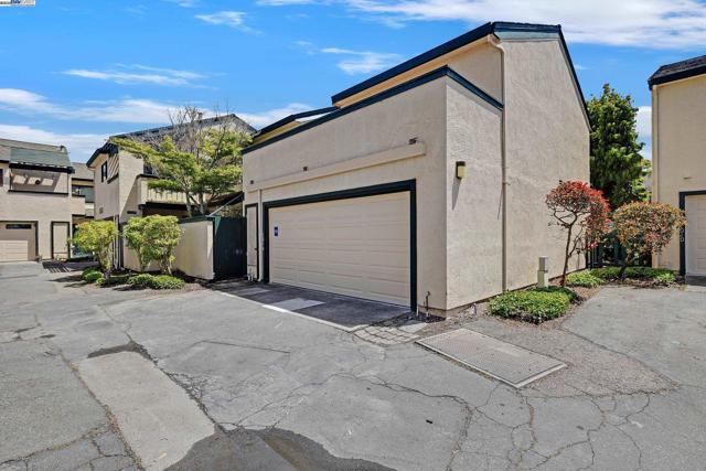 1014 Ironwood Rd, Alameda CA: https://media.crmls.org/mediaz/9dc743f4-d626-41fe-acdd-a0dd08fc1a4b.jpg