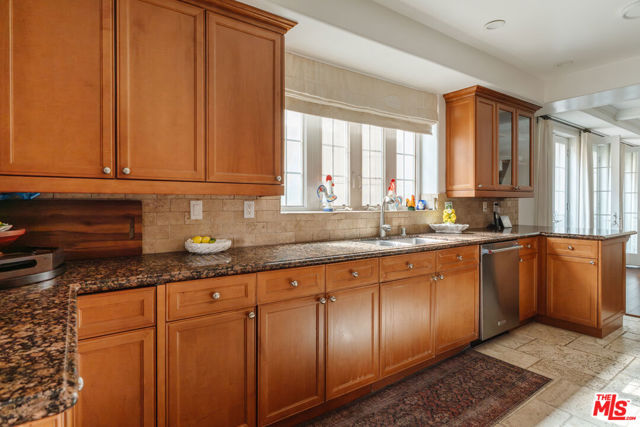 1835 Pandora Avenue, Los Angeles CA: https://media.crmls.org/mediaz/9dc75bd1-c500-44fd-b241-ec3e217bbead.jpg