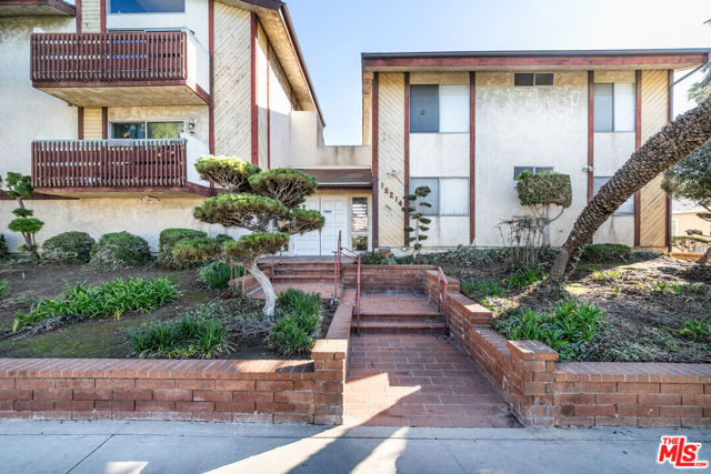 15214 S Raymond Avenue, Gardena CA: https://media.crmls.org/mediaz/9dc81f2a-63d4-47c0-a940-9a2cee23ff51.jpg