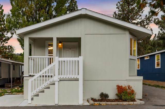 22899 Byron Rd, Crestline CA: https://media.crmls.org/mediaz/9dc82a7c-a031-4d58-a5e4-2951485cb3f5.jpg