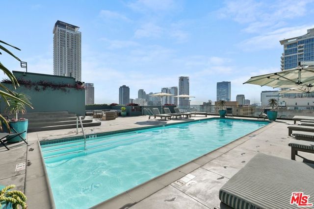 849 S Broadway, Los Angeles CA: https://media.crmls.org/mediaz/9dc82b42-4e22-4811-9f13-69a494450edb.jpg