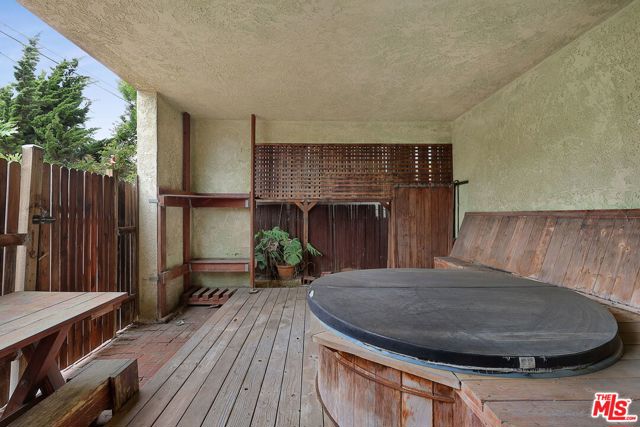 717 Marco Place, Venice CA: https://media.crmls.org/mediaz/9dc88973-c2fb-4449-8c97-b62fb1aa0e66.jpg