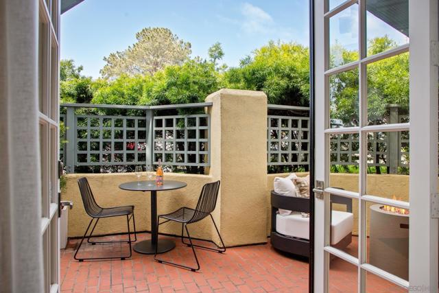 7729 Ivanhoe Avenue, La Jolla CA: https://media.crmls.org/mediaz/9dc88e05-dd76-4c2e-a735-41d212a5ecf9.jpg