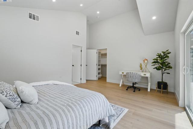 175 N Frances St, Sunnyvale CA: https://media.crmls.org/mediaz/9dc8963e-48fe-4ed4-83fc-28a9e21e64ad.jpg
