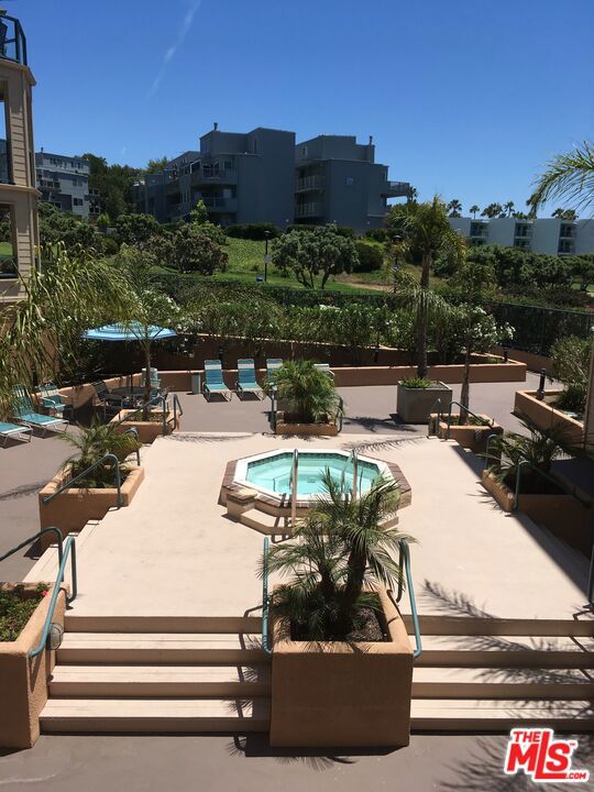 140 The Village, Redondo Beach CA: https://media.crmls.org/mediaz/9dc8a64a-f486-40c8-a649-0621f8666b80.jpg