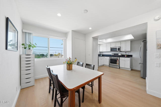 Detail Gallery Image 6 of 27 For 10260 Plainview Ave #12,  Los Angeles,  CA 91042 - 3 Beds | 2/1 Baths