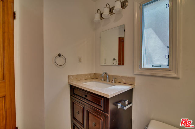 127 Abalone Avenue, Newport Beach CA: https://media.crmls.org/mediaz/9dca05aa-9c28-45b1-bef0-2fb5806b5b9b.jpg
