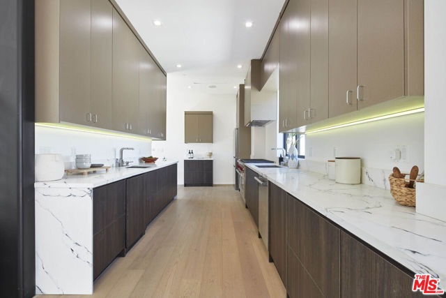 4338 Huntley Avenue, Culver City CA: https://media.crmls.org/mediaz/9dca9314-577f-464b-84db-5c77682d100b.jpg