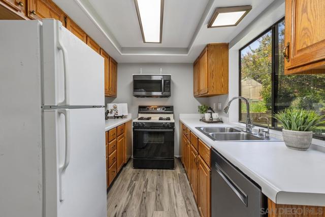 14210 Tierra Bonita Road, Poway CA: https://media.crmls.org/mediaz/9dcc4012-2875-4725-97ee-76ef20960be1.jpg