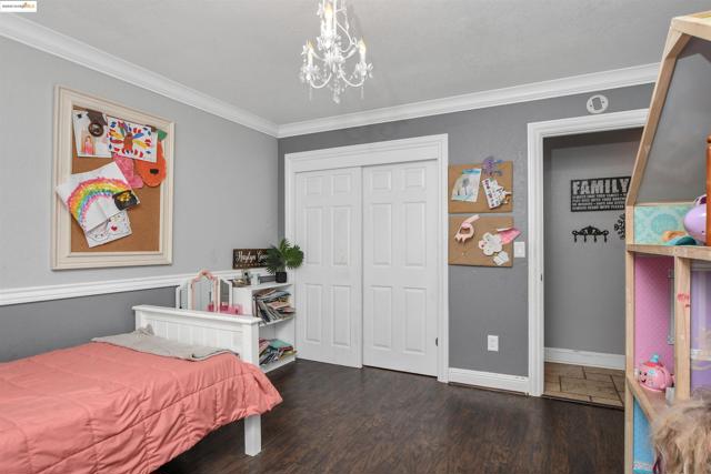 4828 Sellers Ave, Brentwood CA: https://media.crmls.org/mediaz/9dcc4093-9e9a-49fb-8fb8-a85aab859ba4.jpg
