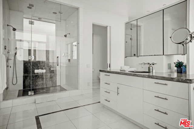 27454 Winding Way, Malibu CA: https://media.crmls.org/mediaz/9dccc86f-c881-4be5-9800-a62b7bb76cb3.jpg
