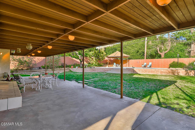 5260 Edgeware Drive, Calabasas CA: https://media.crmls.org/mediaz/9dcd0166-c113-4b3f-ba77-070aa3e1ae6b.jpg