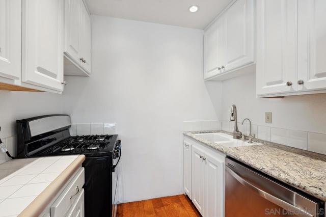 1268 Essex St, San Diego CA: https://media.crmls.org/mediaz/9dcd45bd-55b9-49b4-9911-31f7e8b07cfb.jpg