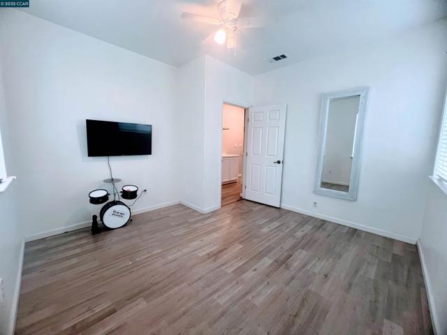 430 Chestnut Street, Brentwood CA: https://media.crmls.org/mediaz/9dcd51d4-7b0a-4a0f-bf76-6b7e83149850.jpg