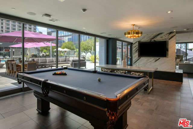 901 S Flower Street, Los Angeles CA: https://media.crmls.org/mediaz/9dcd9f39-f9ca-4069-b119-3e57c981776c.jpg