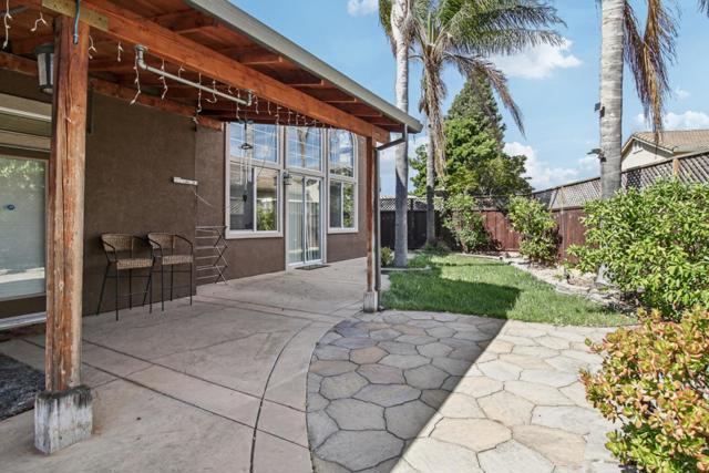 9740 Linnet Court, Gilroy CA: https://media.crmls.org/mediaz/9dcdba06-5660-4fe8-8e11-d1c25b307aa1.jpg