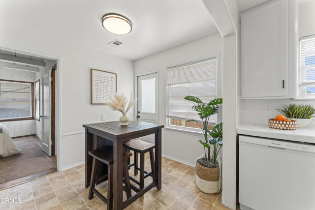 130 132 Virginia Drive, Ventura CA: https://media.crmls.org/mediaz/9dce8d4e-5076-4e18-8591-09e5d76229b0.jpg