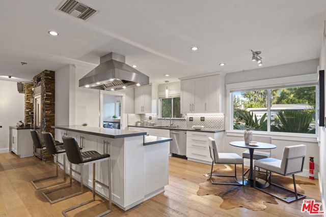 23309 Ladrillo Street, Woodland Hills CA: https://media.crmls.org/mediaz/9dcfda2d-5437-4637-8559-5518ebc589f1.jpg