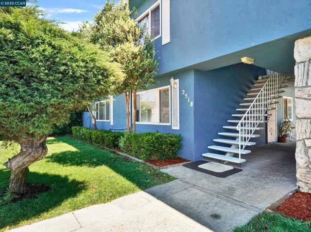 2518 Manchester Ave, San Pablo CA: https://media.crmls.org/mediaz/9dcfe33f-29b2-43df-92c1-3d7f4c3a37ce.jpg