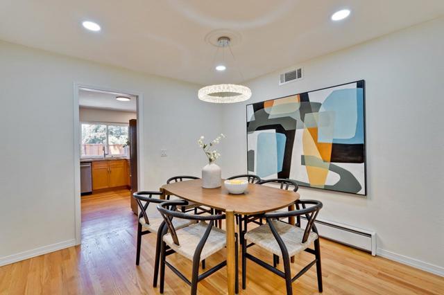 620 Willowgate Street, Mountain View CA: https://media.crmls.org/mediaz/9dd09d65-a2ef-4fa2-8d70-fca84bba2129.jpg
