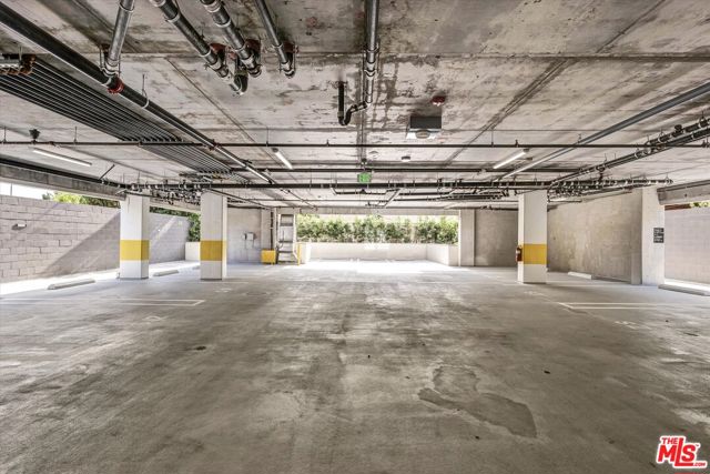1537 S Wilton Place, Los Angeles CA: https://media.crmls.org/mediaz/9dd102a2-6f69-42c0-9e15-1506753f29bc.jpg