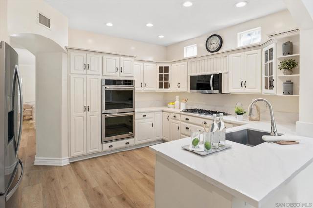 260 H Avenue, Coronado CA: https://media.crmls.org/mediaz/9dd17ab9-f940-4792-81ec-bde1658c1c4a.jpg