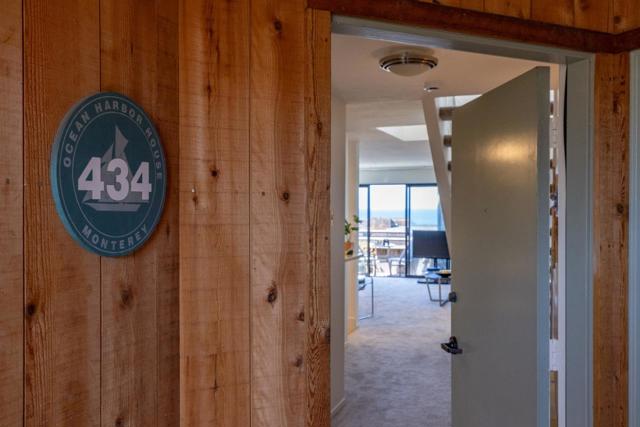 125 Surf Way, Monterey CA: https://media.crmls.org/mediaz/9dd20e30-e82f-42f7-bc7c-7c79fc5265e7.jpg