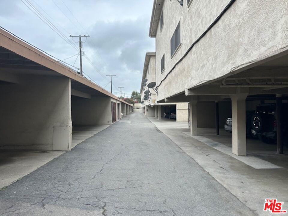 https://media.crmls.org/mediaz/9dd24547-90ba-4904-84f1-1e76d29a38ea.jpg?preset=X-Large