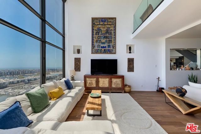 4335 Marina City Drive, Marina del Rey CA: https://media.crmls.org/mediaz/9dd270d1-43aa-46b0-9ce9-d3742e7681d5.jpg